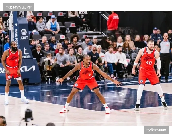 快船莱昂纳德策应能力提升 遭遇包夹时送出8次助攻完美盘活全队进攻 快船莱昂纳德策应能力提升 遭遇包夹时送出8次助攻完美盘活全队进攻